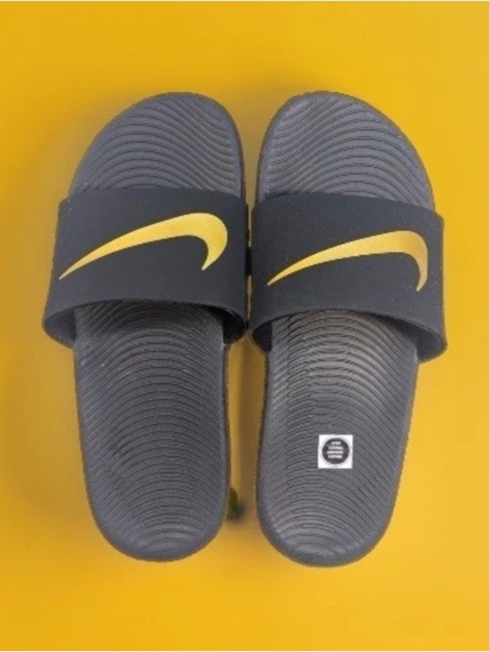 Nike Black/Yellow Logo Slide Sandals Teens US 4Y 819352-003